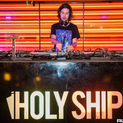 holyship16f_051.jpg