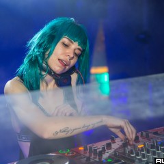 holyship16f_101.jpg