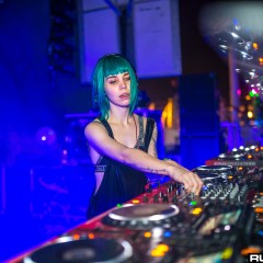 holyship16f_107.jpg