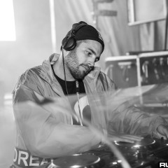 holyship16f_124.jpg