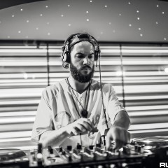 holyship16f_152.jpg
