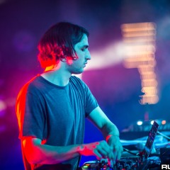 holyship16f_156.jpg