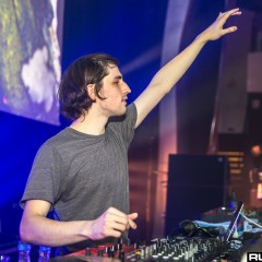 holyship16f_162.jpg