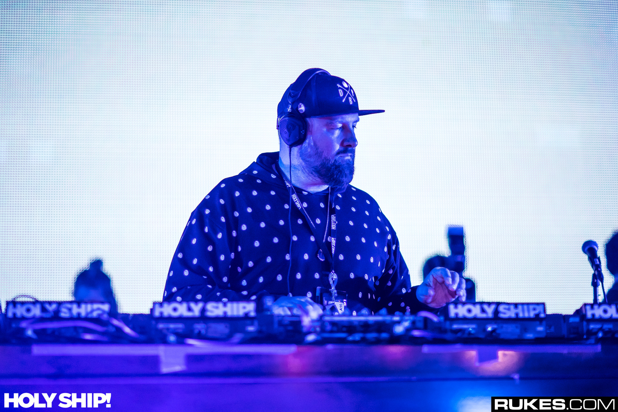 holyship17e 015