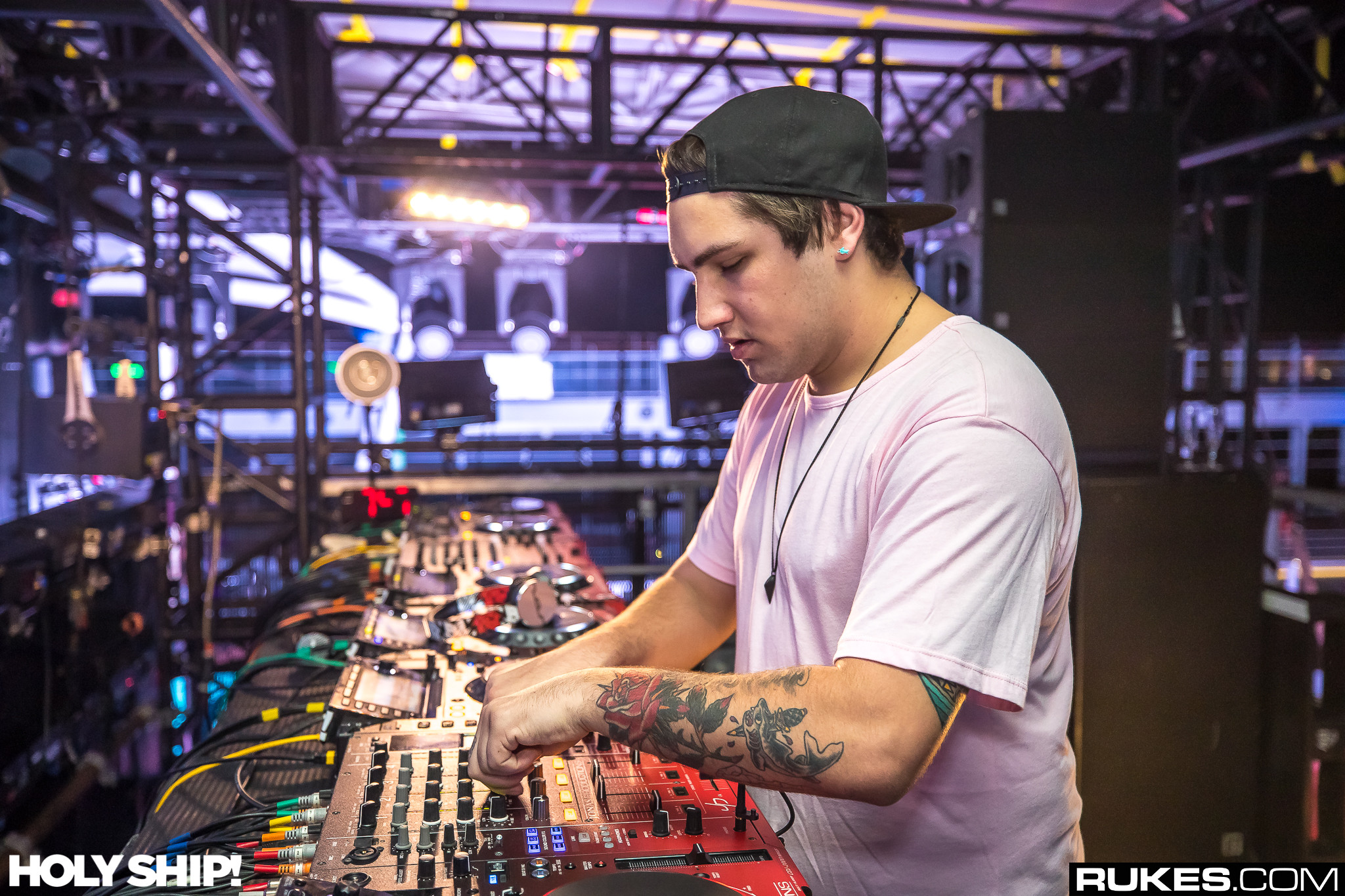 holyship17e 025