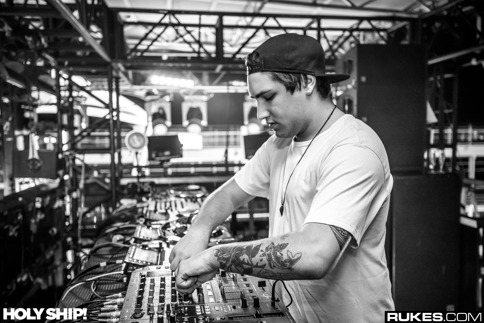 holyship17e 027