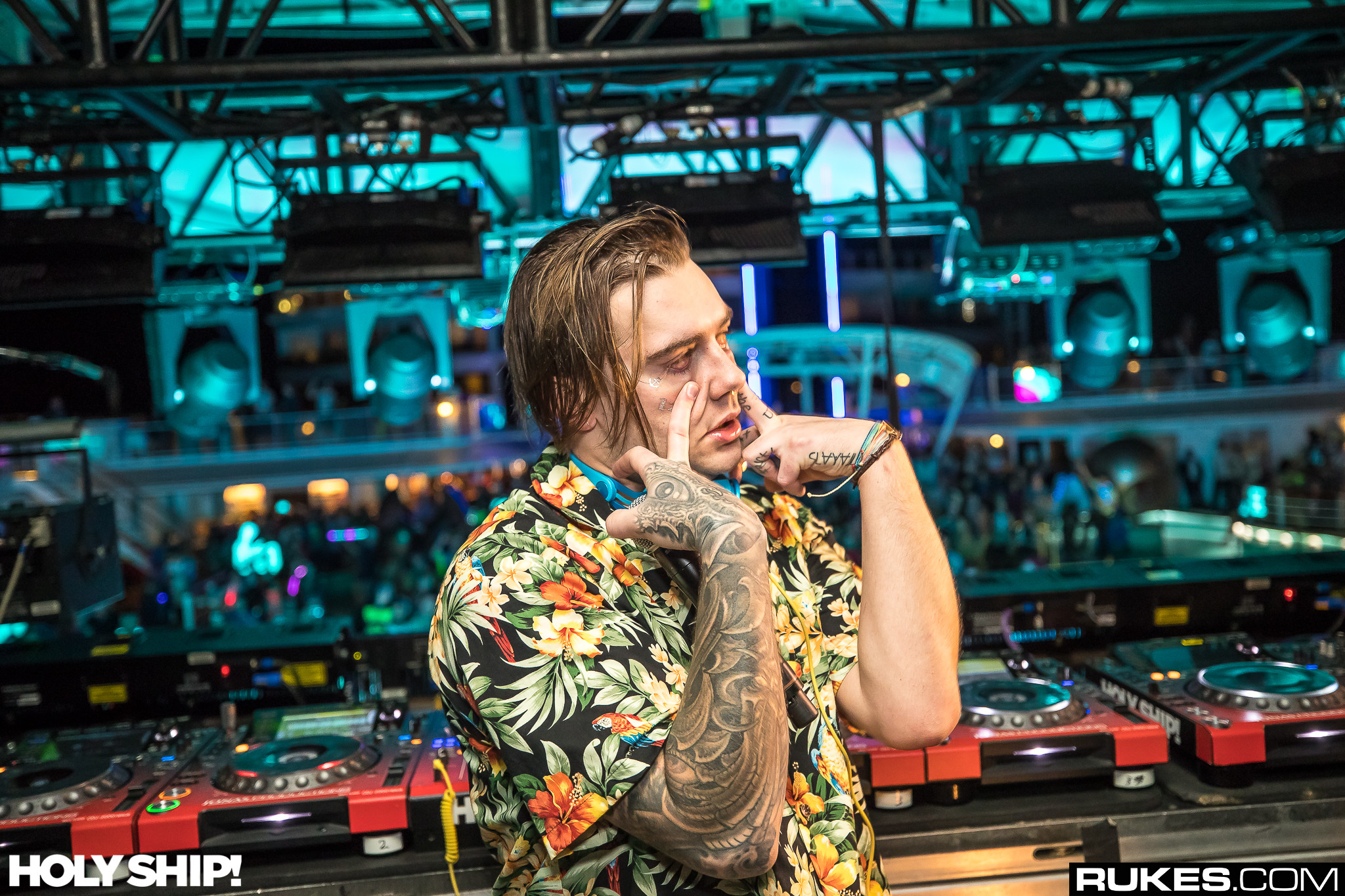 holyship17e 064