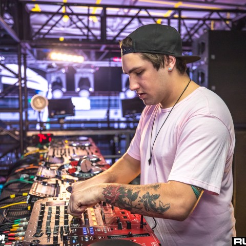 holyship17e 025