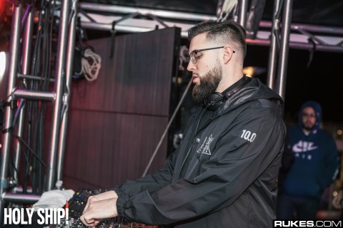 holyship18a_005