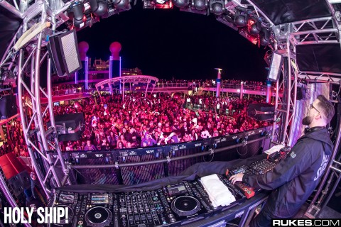 holyship18a_006