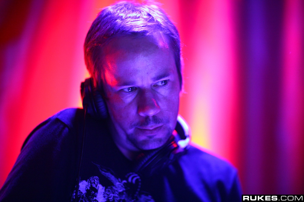 IMAGE: http://photo.rukes.com/mayan4/slides/mayan4%20013.jpg