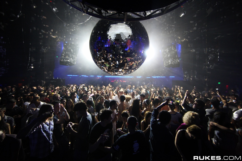 IMAGE: http://photo.rukes.com/mayan4/slides/mayan4%20059.jpg