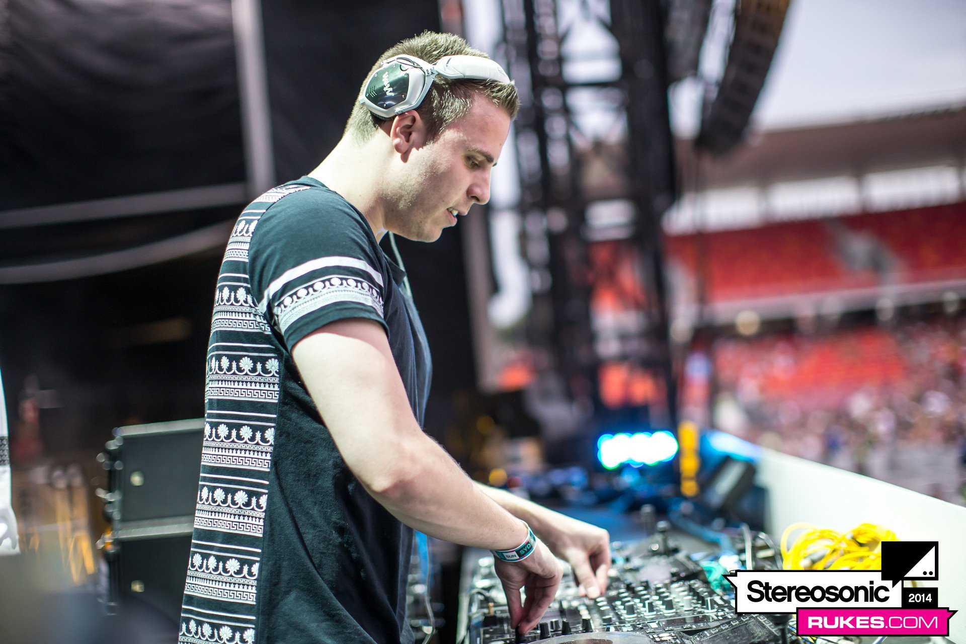 stereosonic14b 104