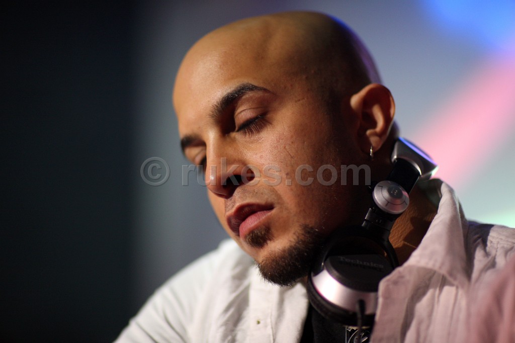 IMAGE: http://photo.rukes.com/tentation65/slides/tentation65%20005.jpg