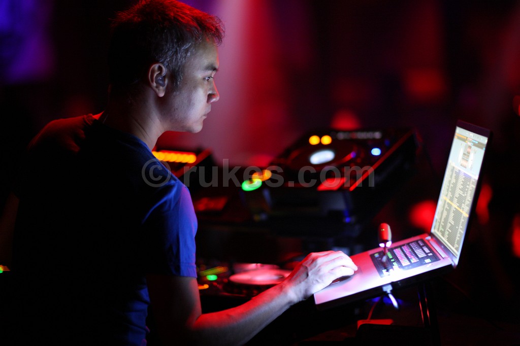 IMAGE: http://photo.rukes.com/vanguard138/slides/vanguard138%20023.jpg