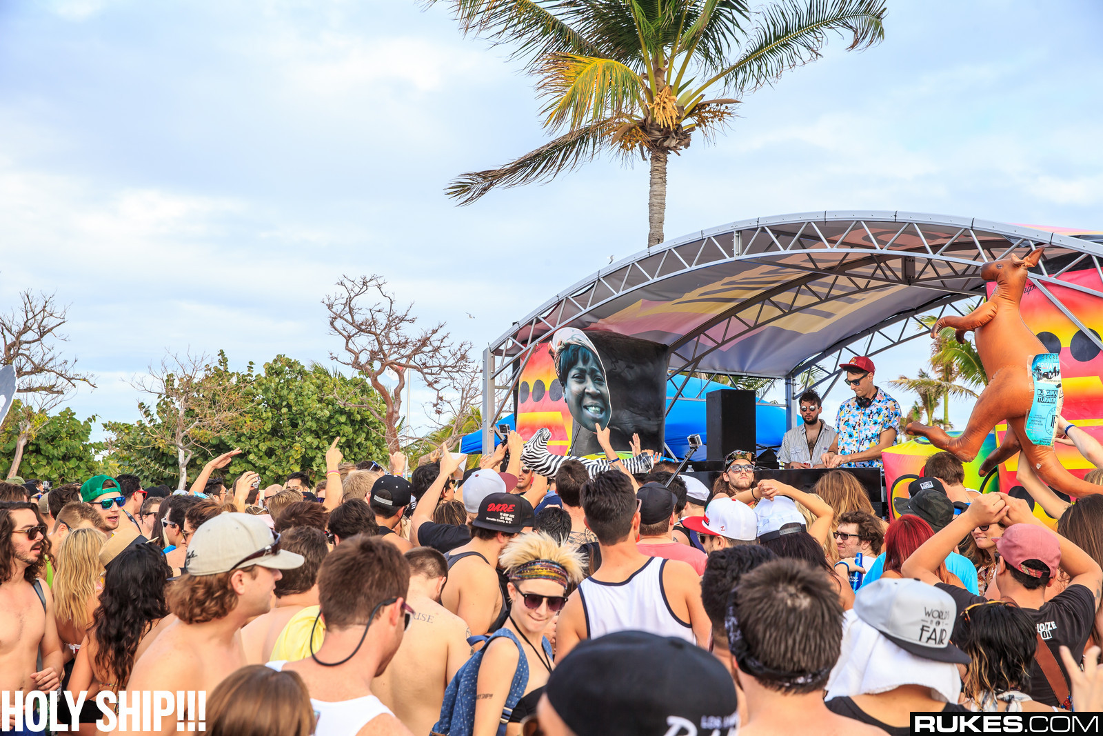 holyship14b_015.jpg