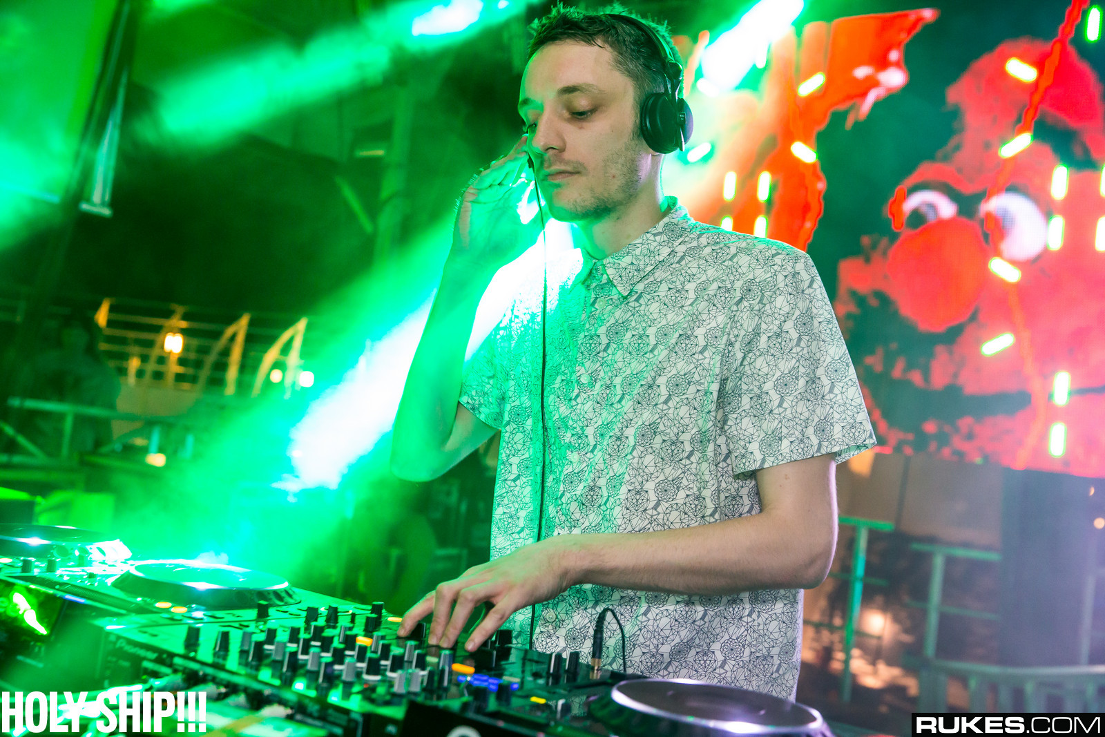 holyship14b_038.jpg