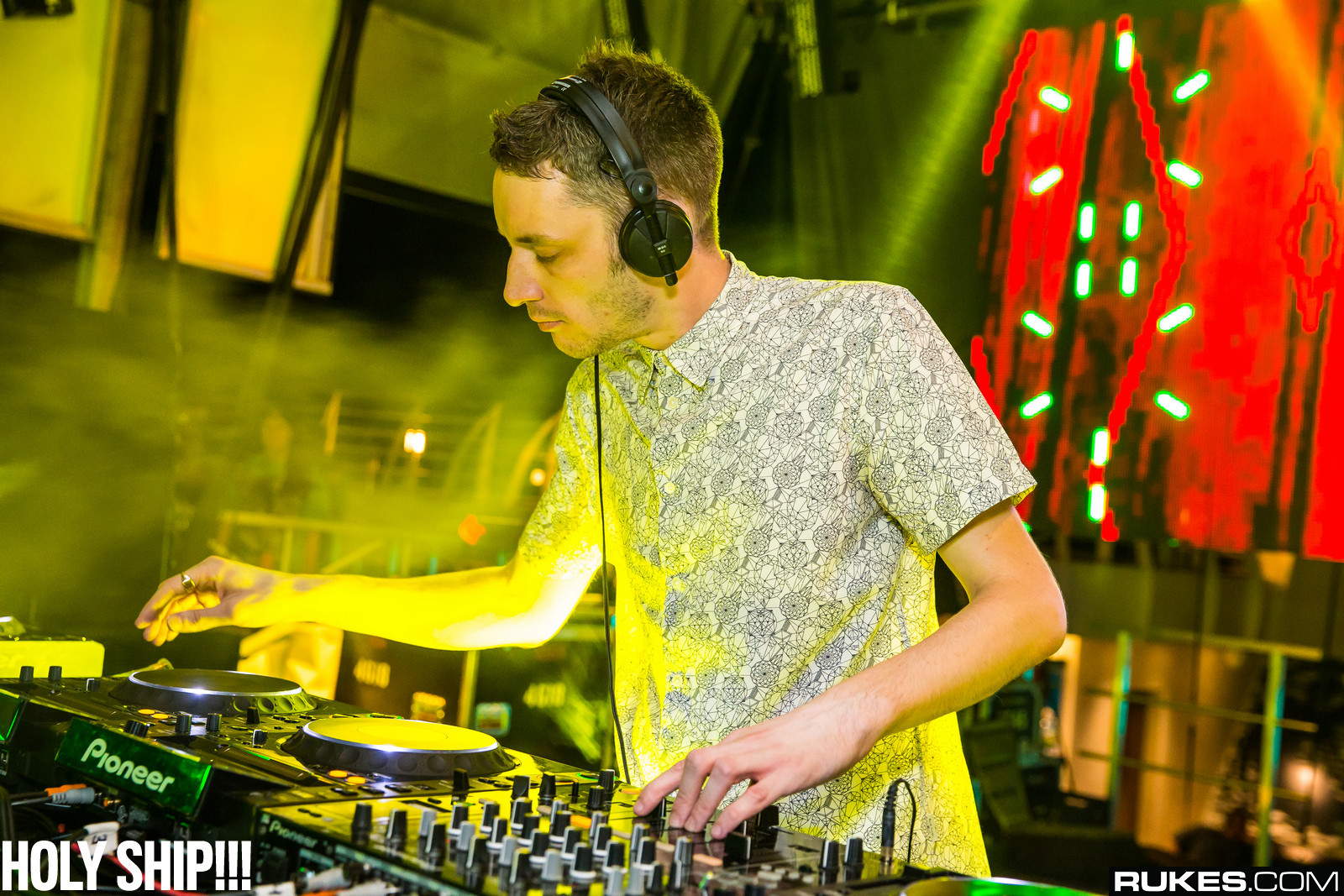 holyship14b_039.jpg