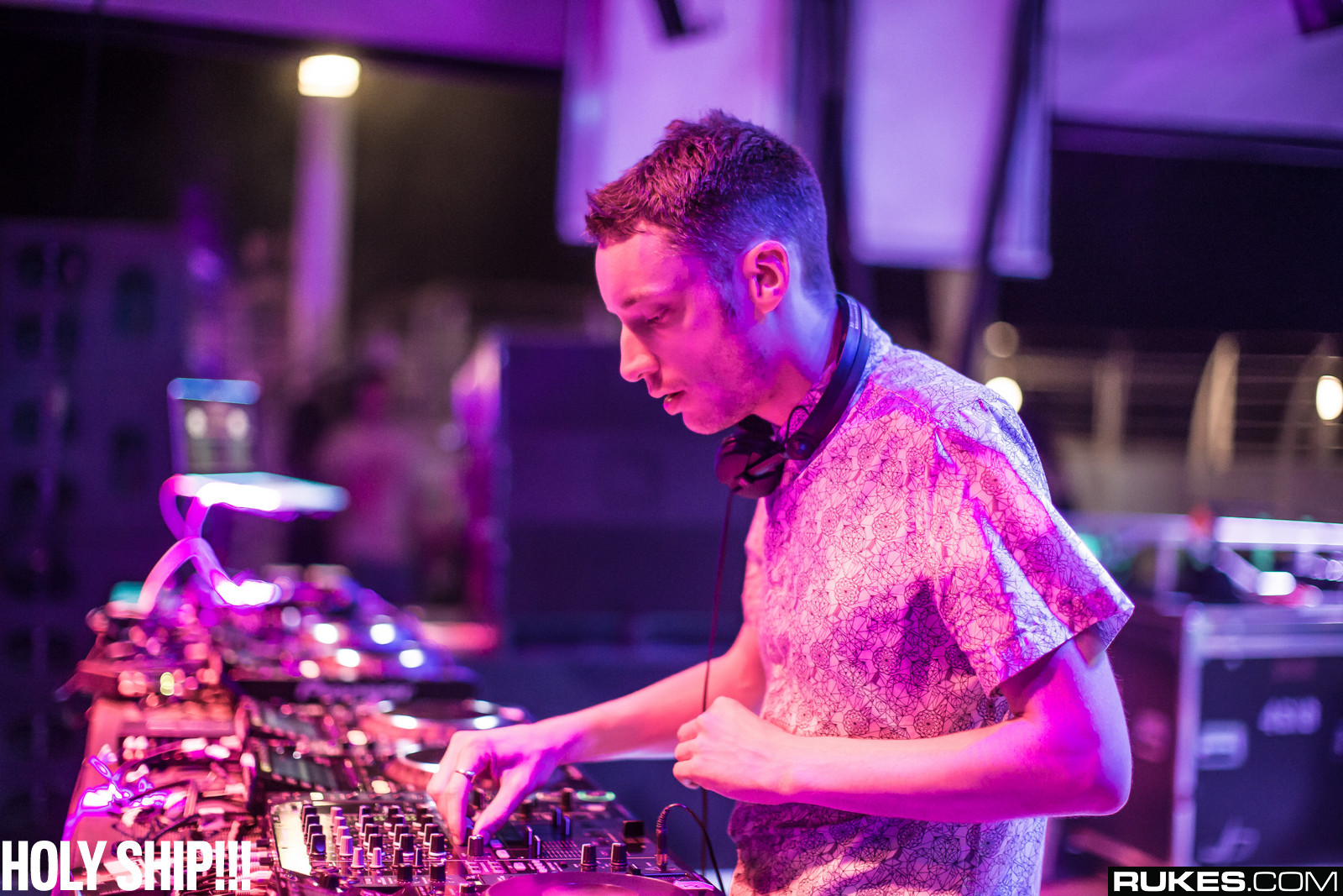holyship14b_040.jpg