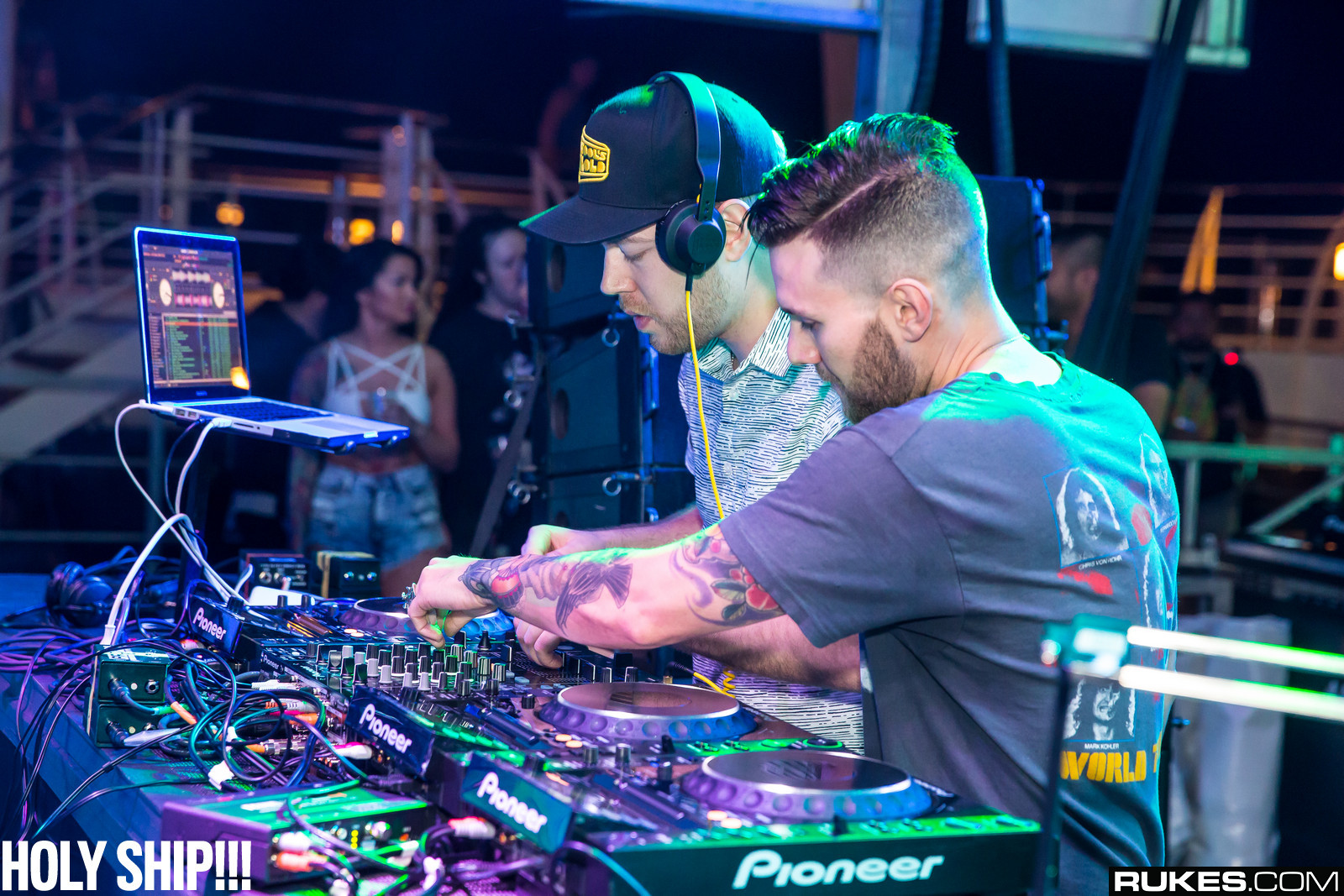 holyship14b_045.jpg