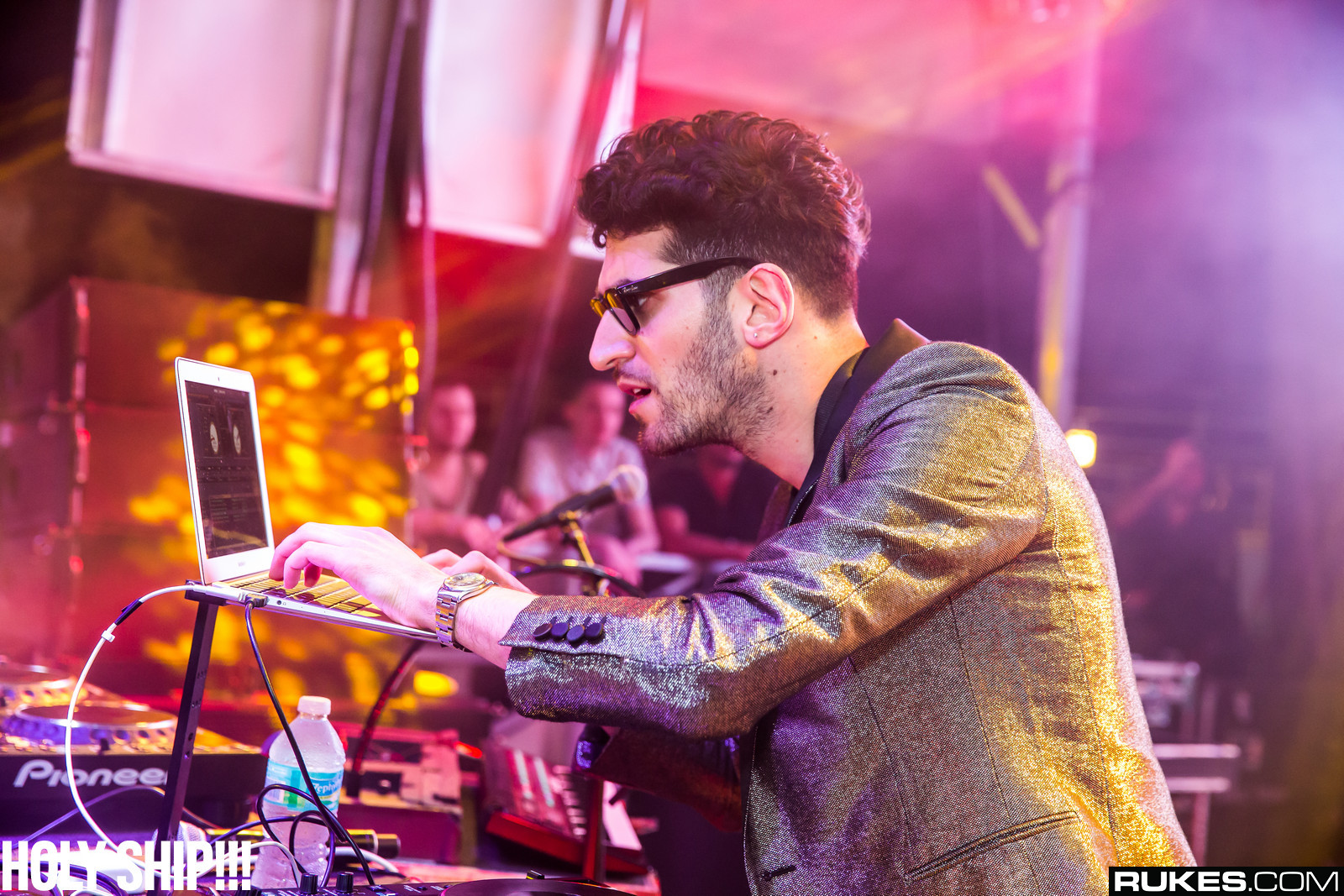holyship14b_049.jpg
