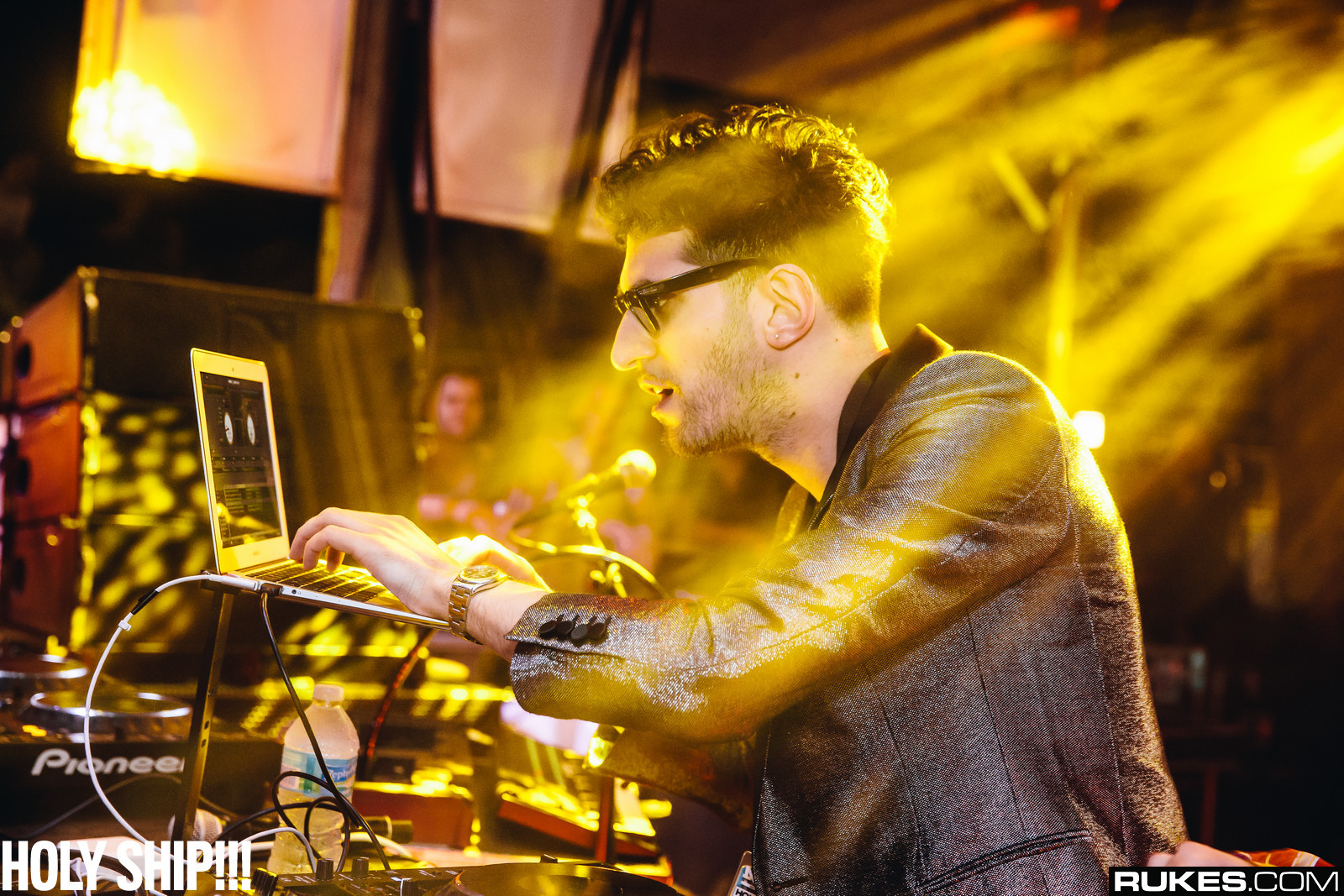 holyship14b_050.jpg