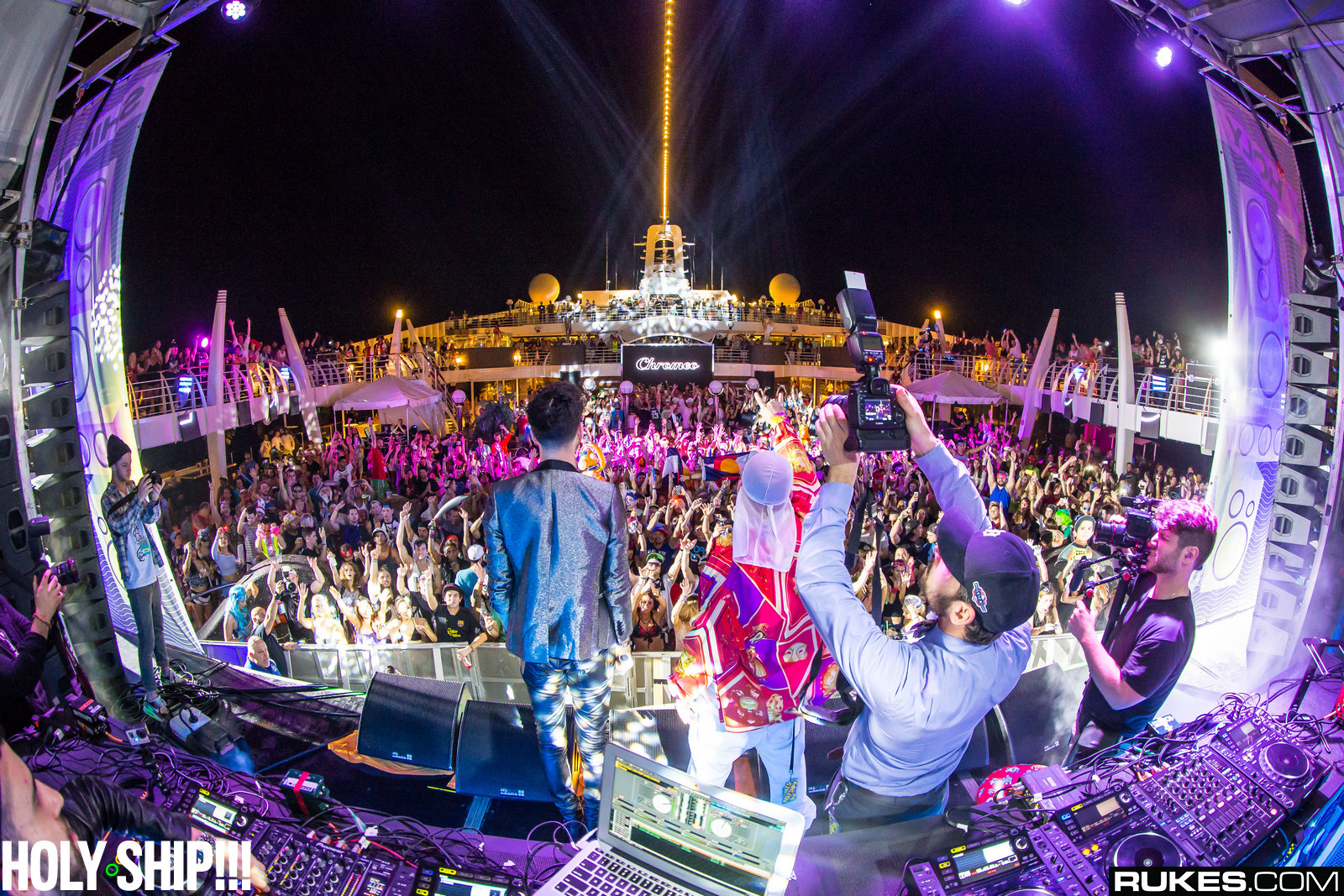 holyship14b_055.jpg