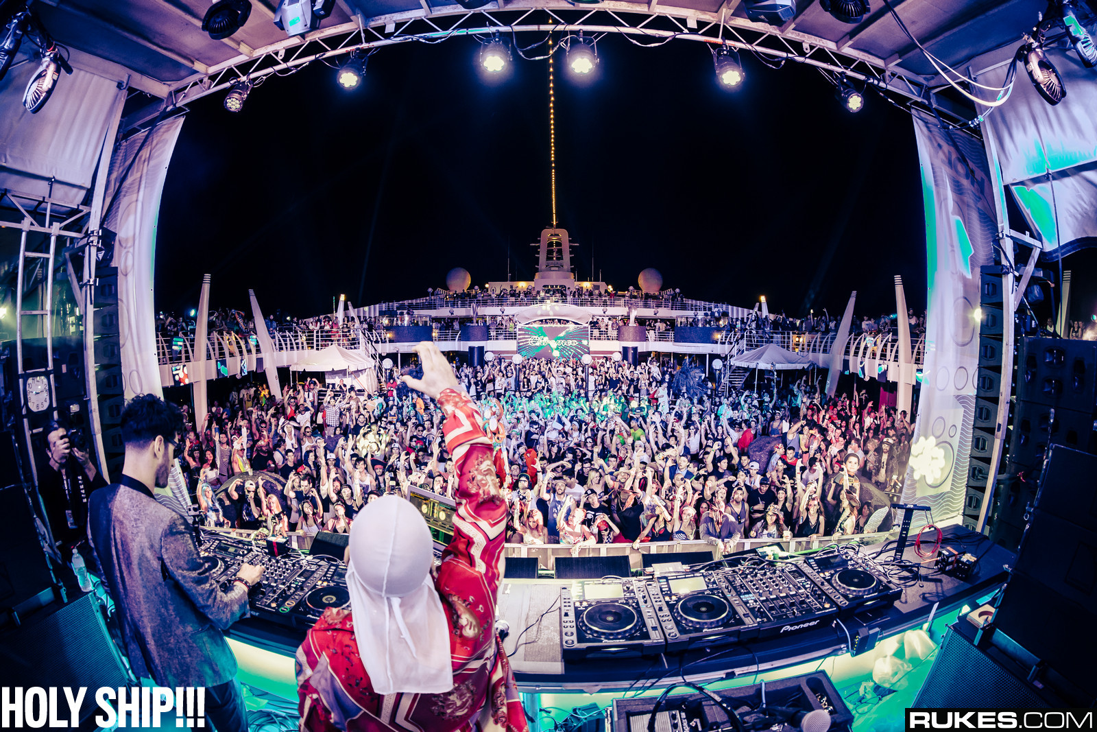 holyship14b_056.jpg