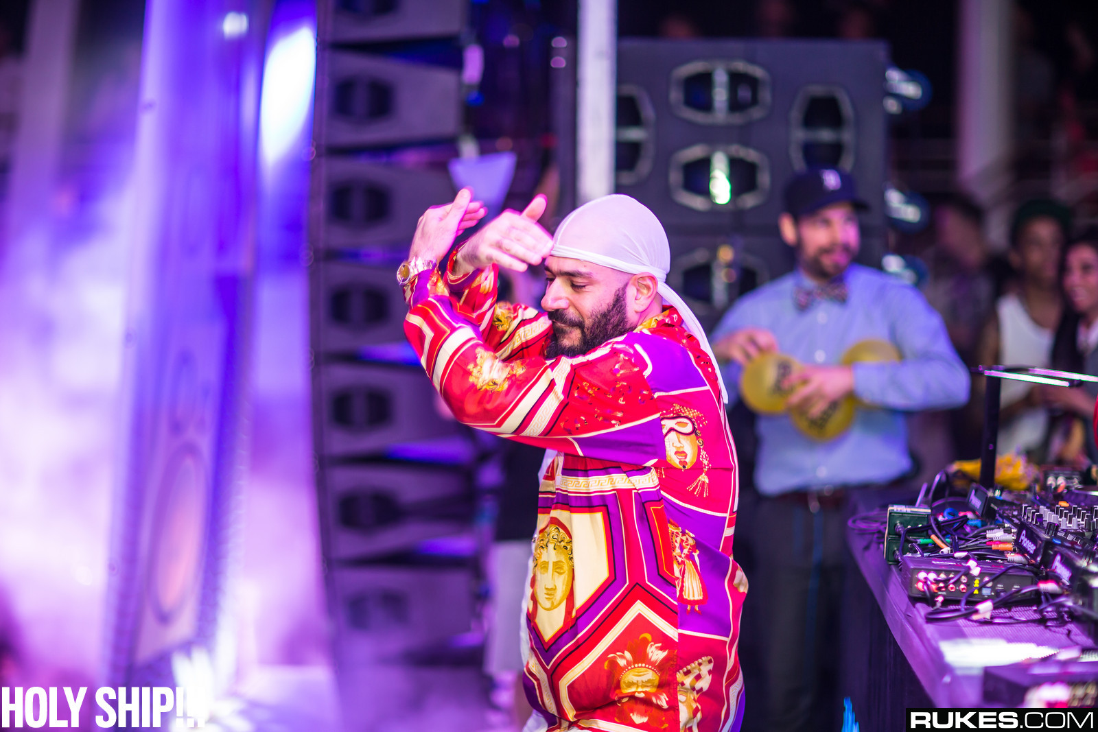 holyship14b_060.jpg