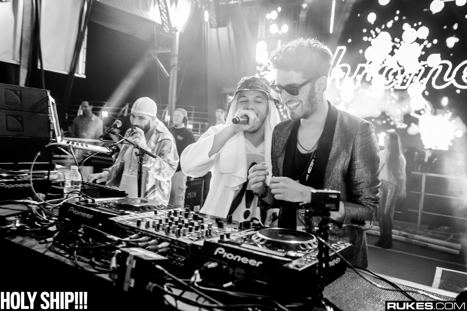 holyship14b_065.jpg