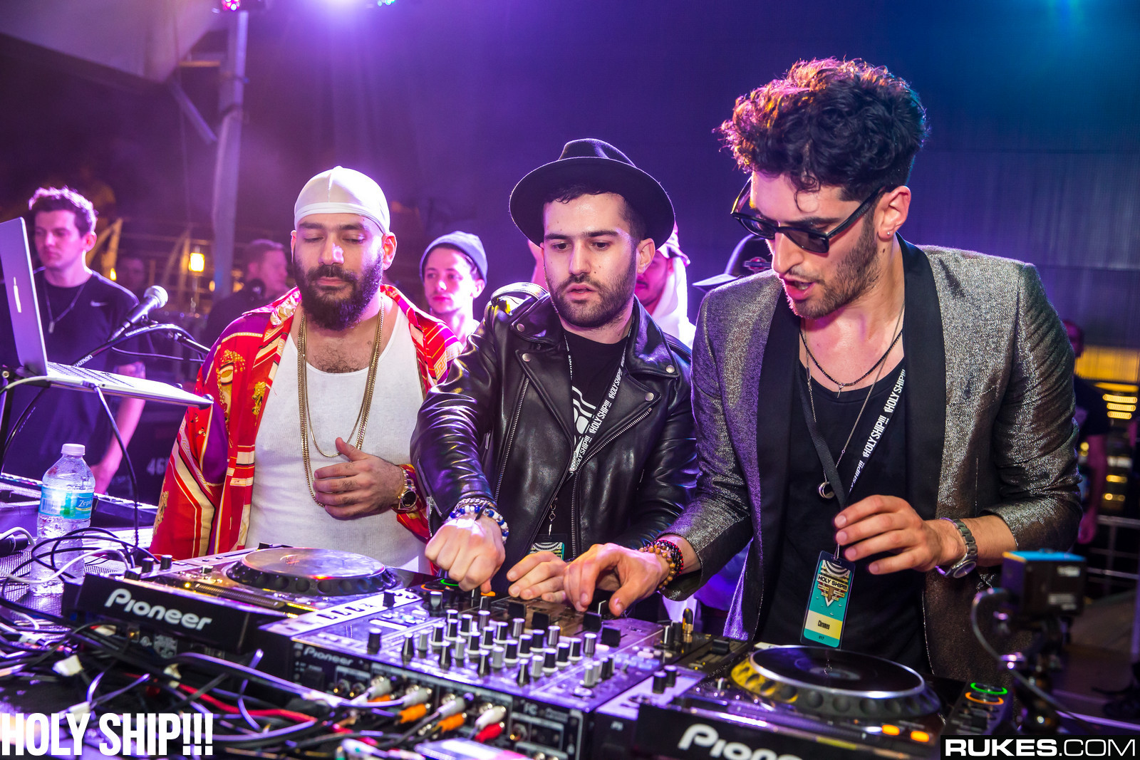 holyship14b_070.jpg