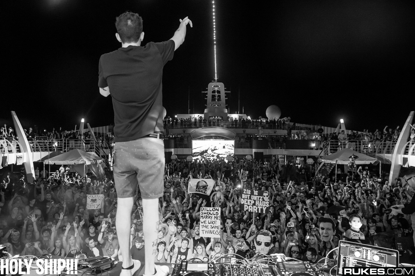 holyship14b_073.jpg