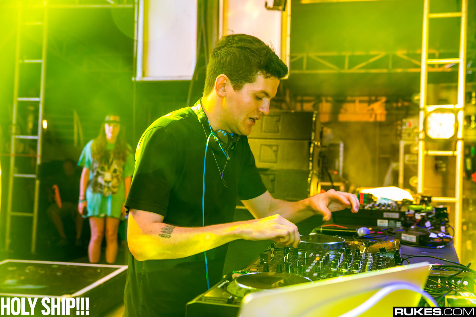 holyship14b_074.jpg