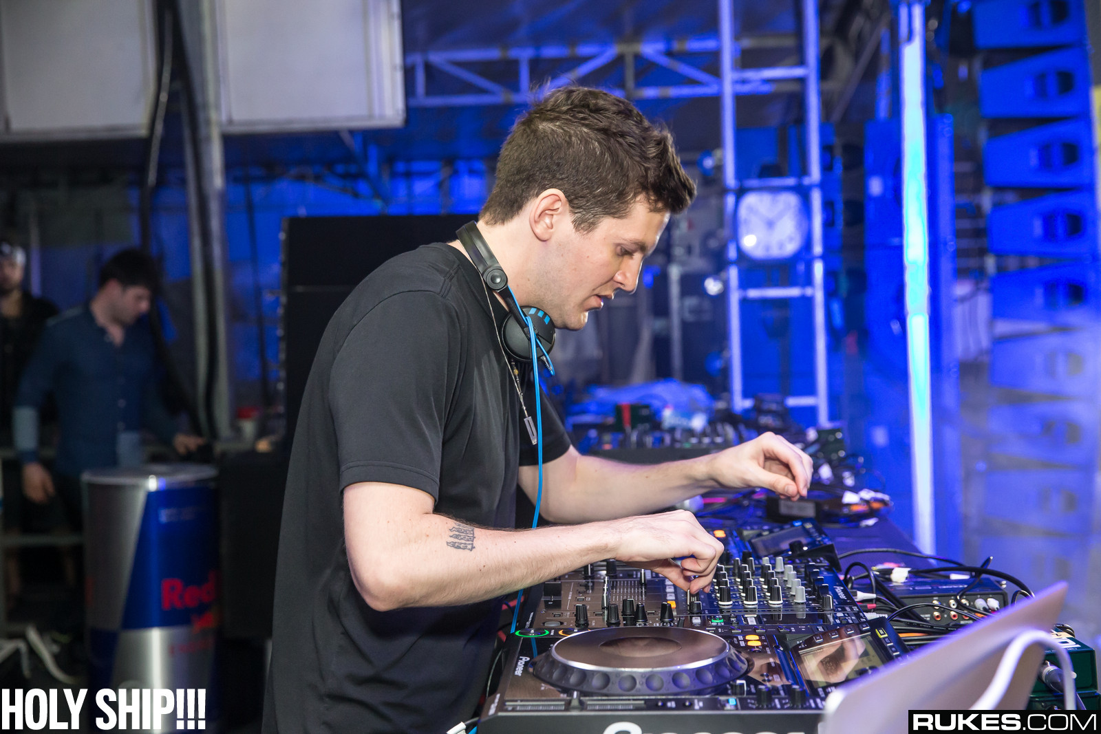 holyship14b_075.jpg