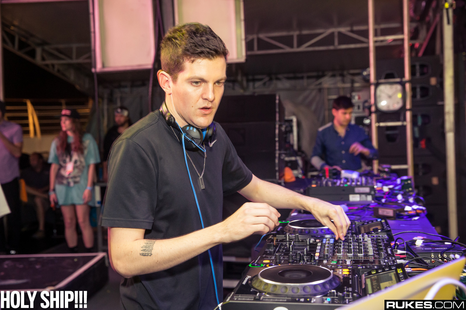 holyship14b_076.jpg
