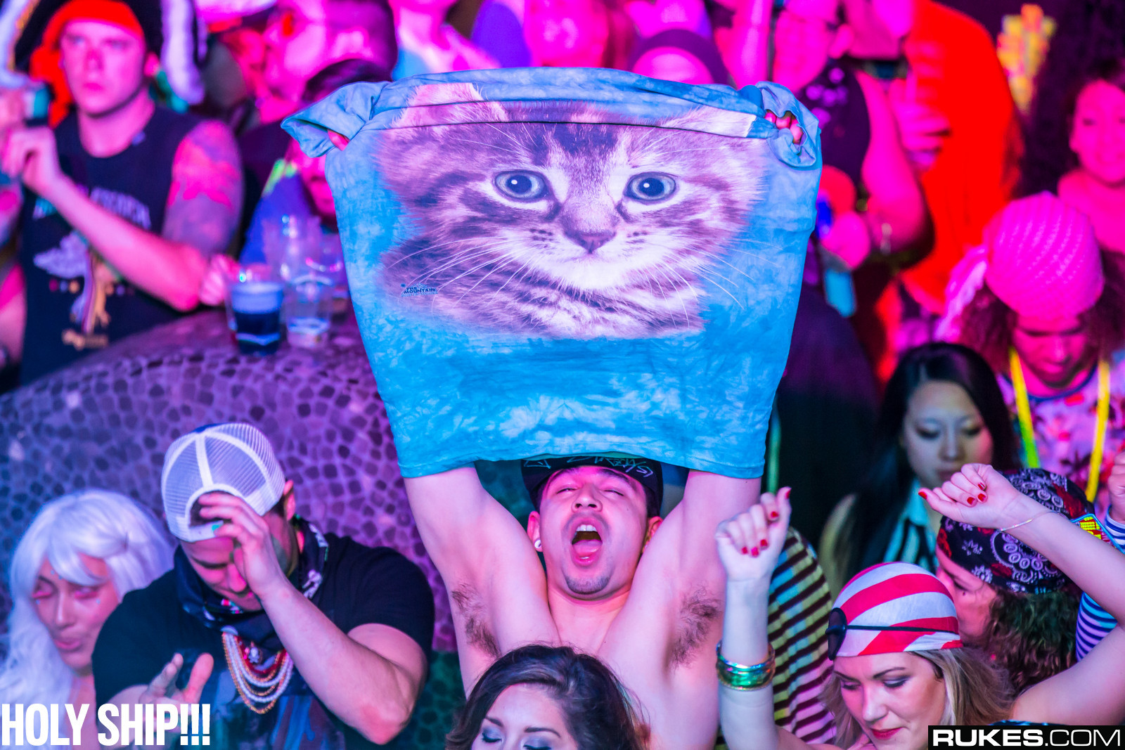 holyship14b_083.jpg