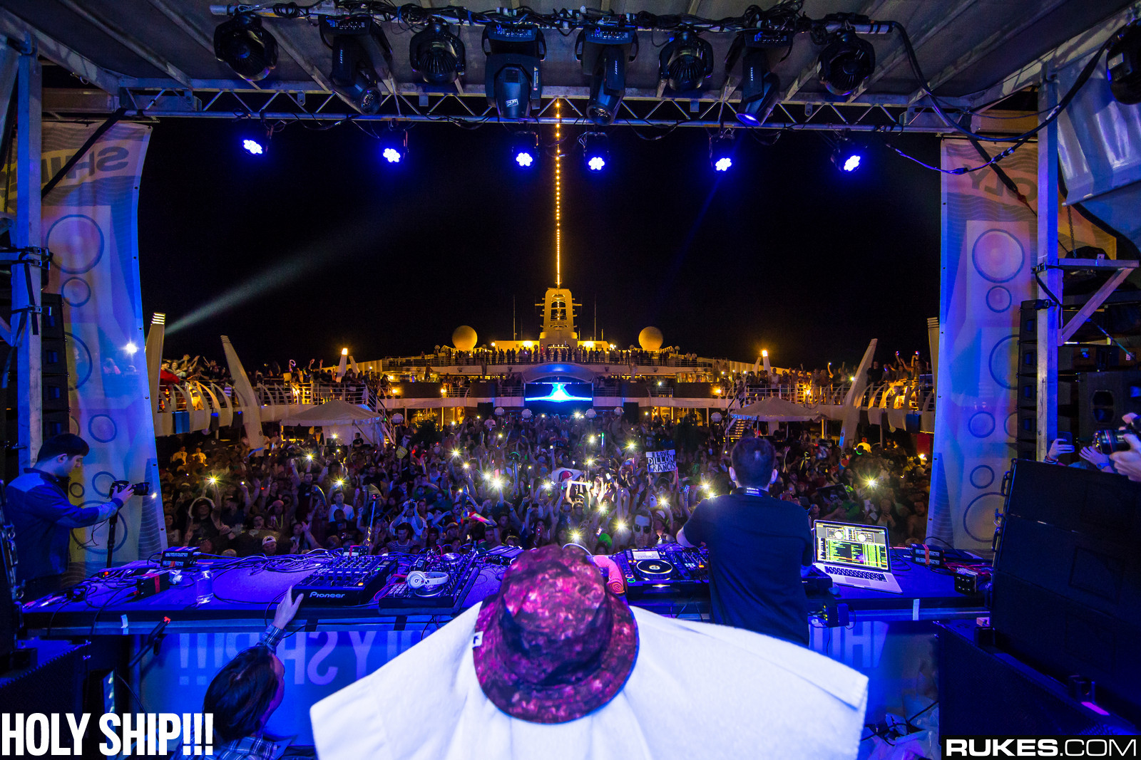holyship14b_089.jpg