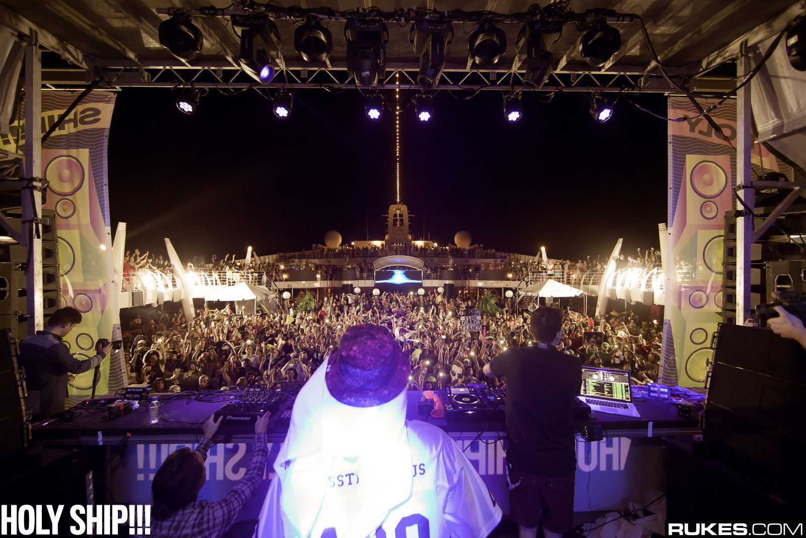 holyship14b_090.jpg