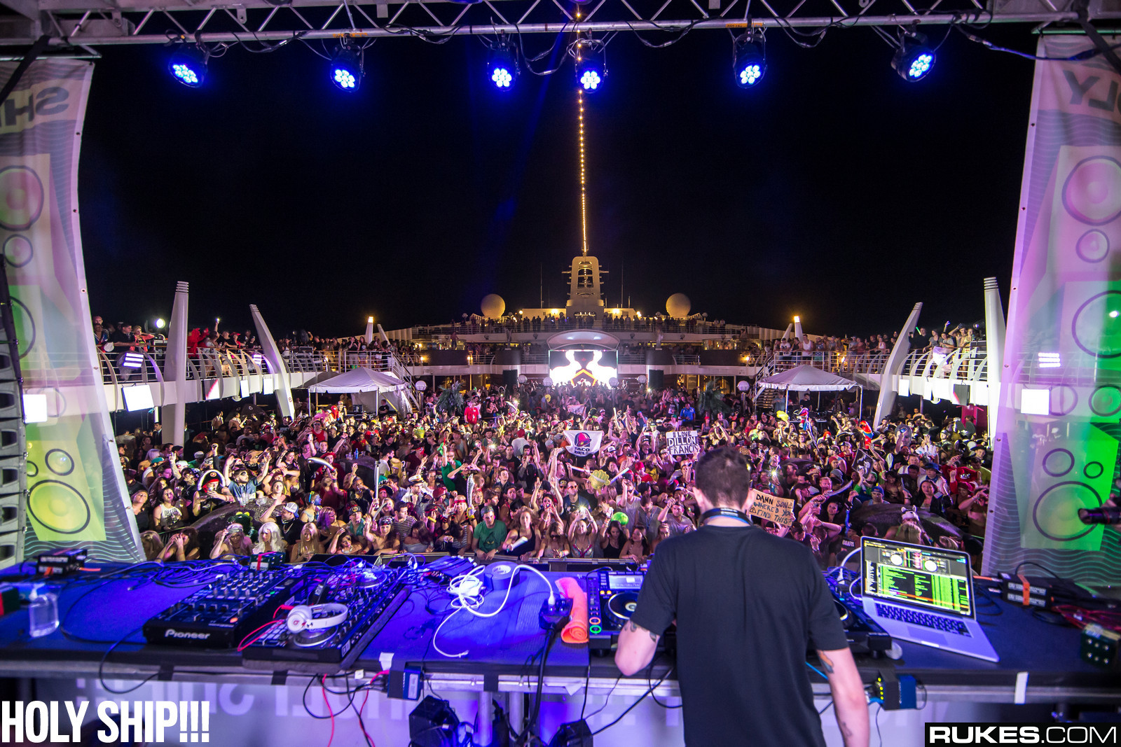 holyship14b_091.jpg