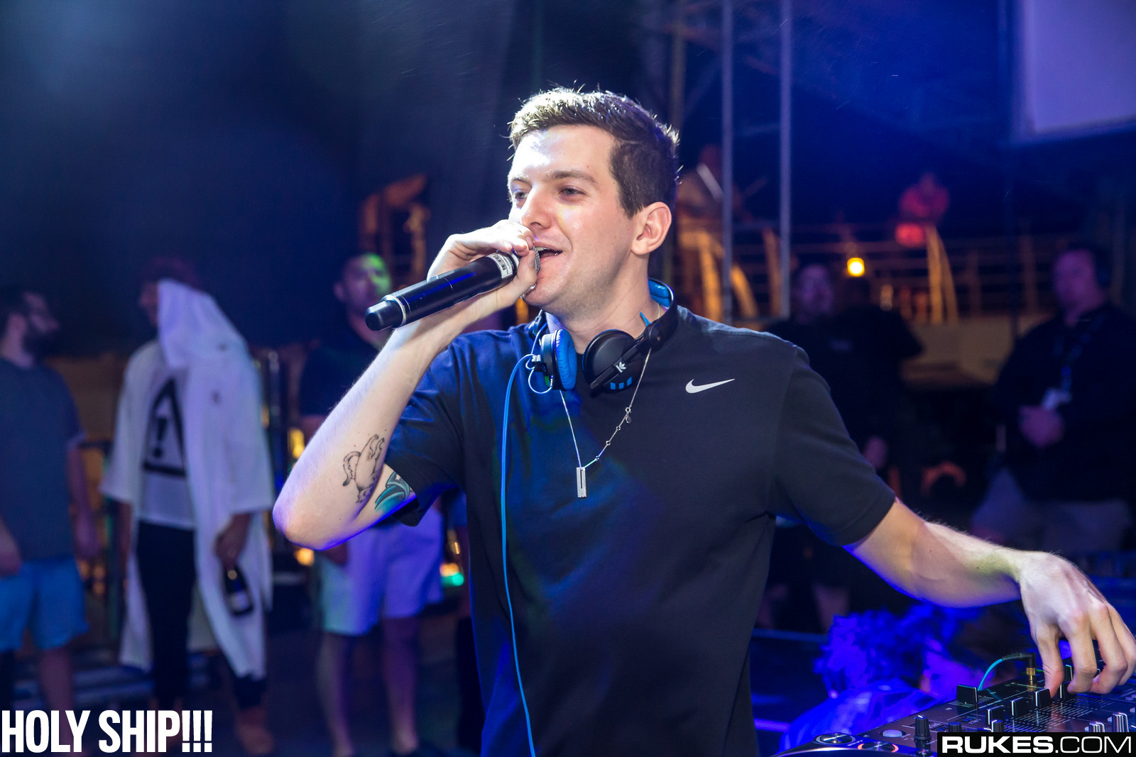 holyship14b_093.jpg