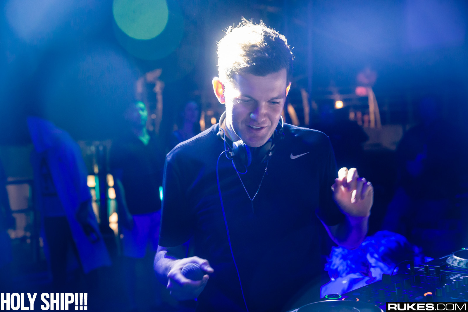 holyship14b_094.jpg