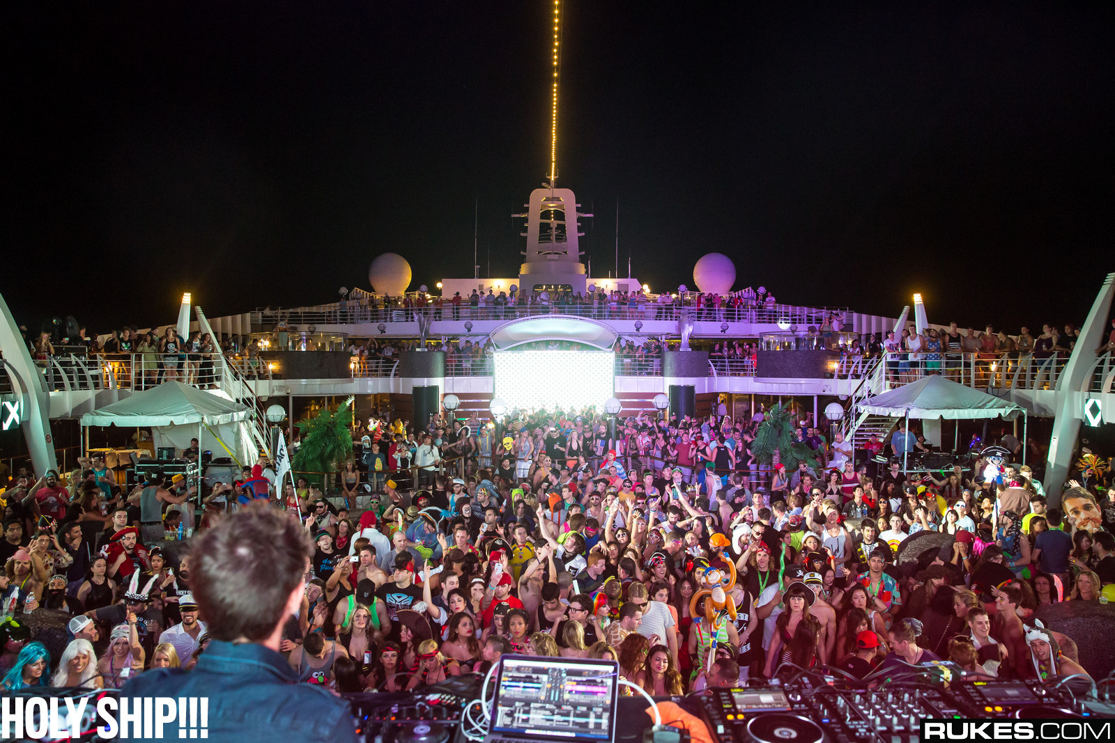 holyship14b_100.jpg