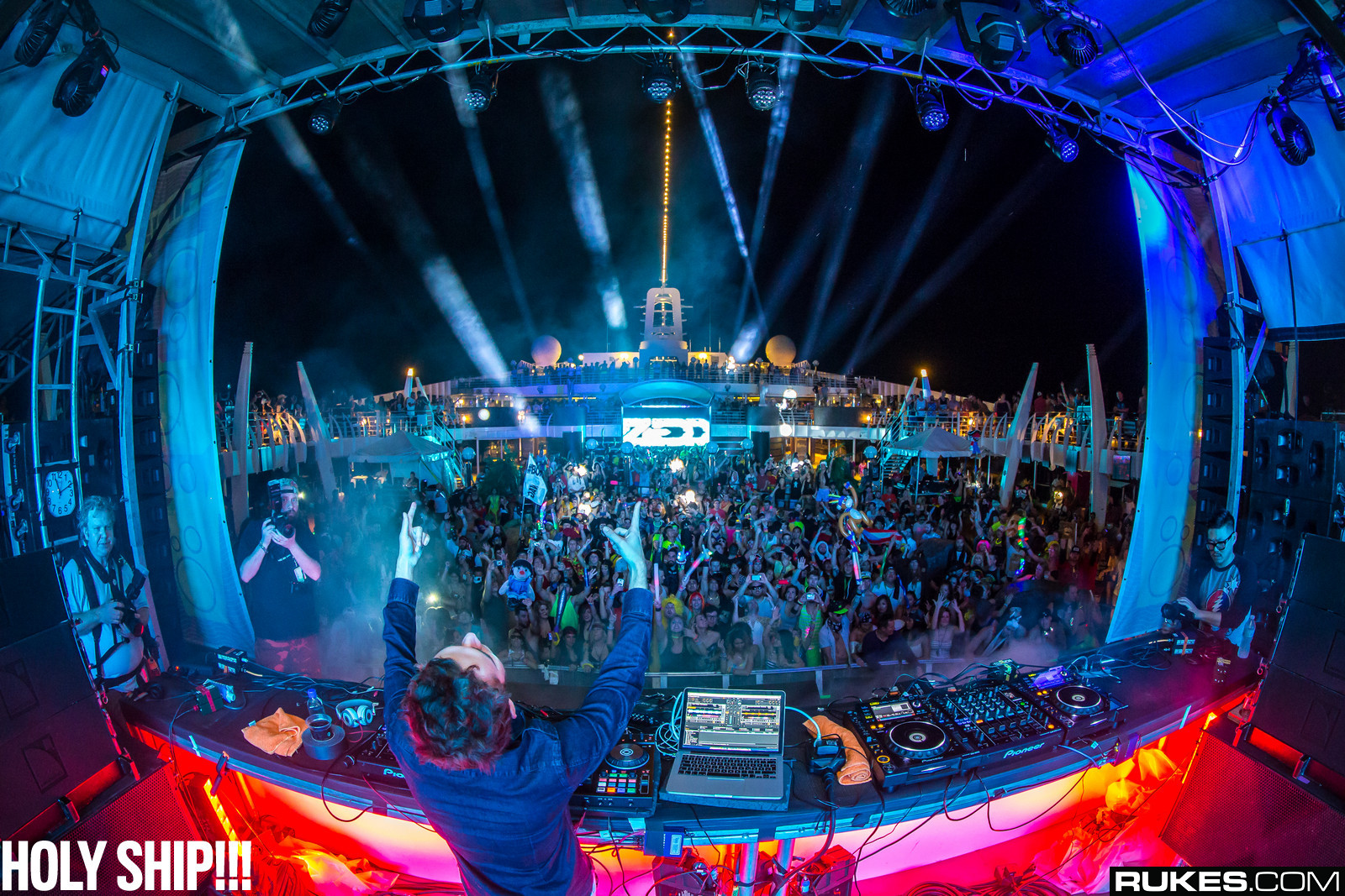 holyship14b_101.jpg