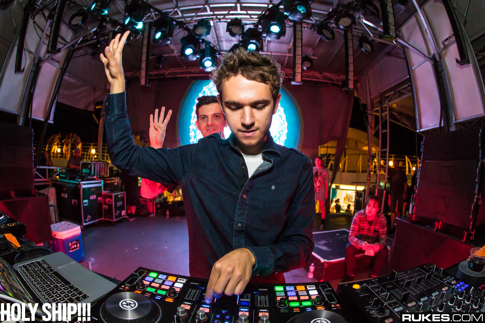holyship14b_103.jpg