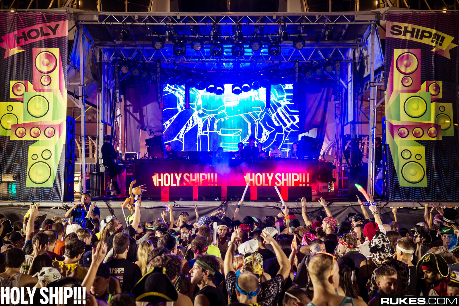 holyship14b_111.jpg