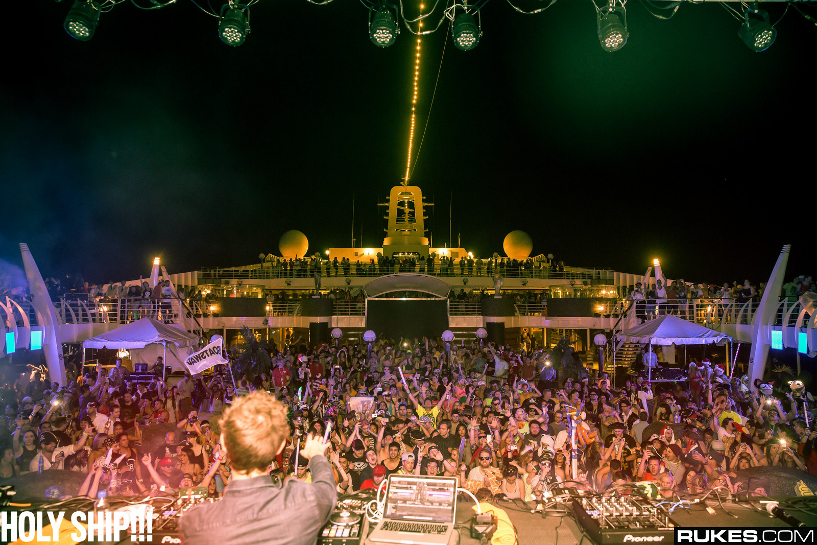 holyship14b_113.jpg