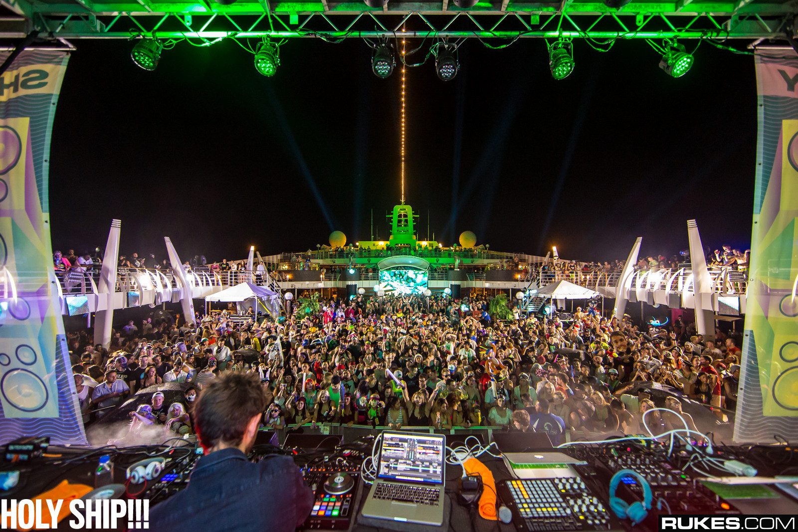 holyship14b_114.jpg