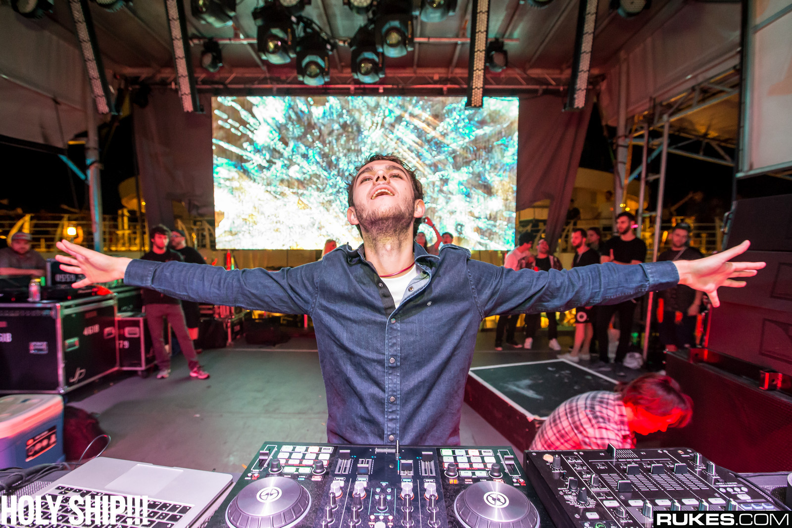 holyship14b_116.jpg