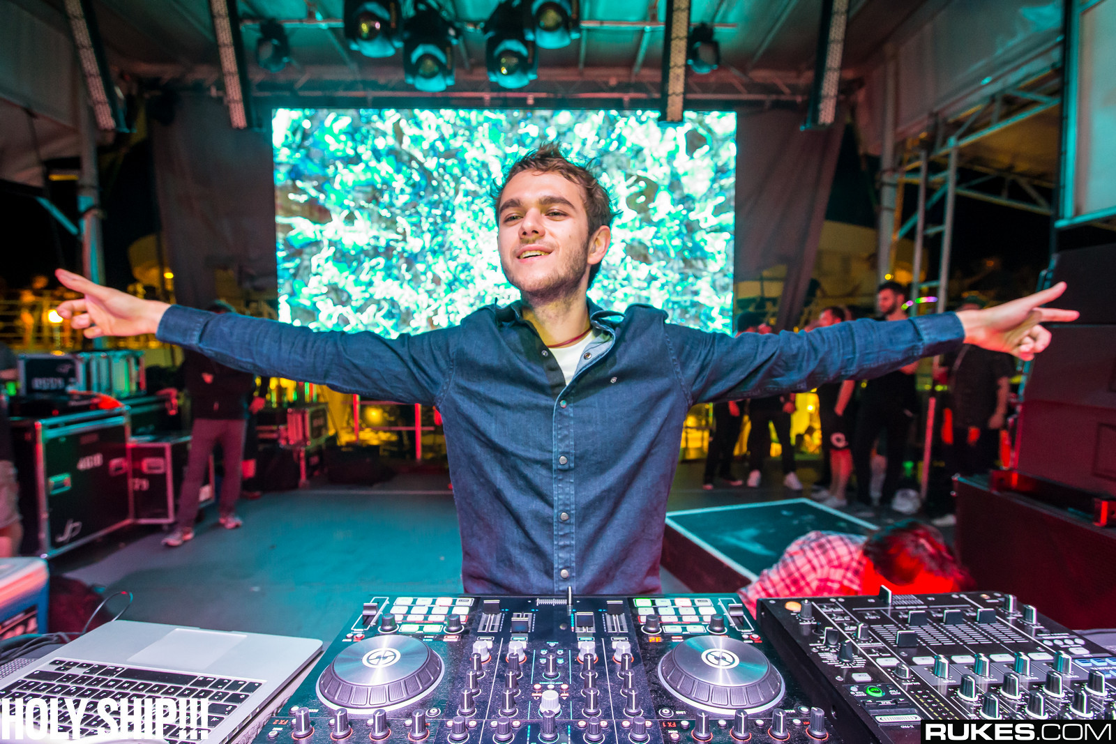holyship14b_117.jpg