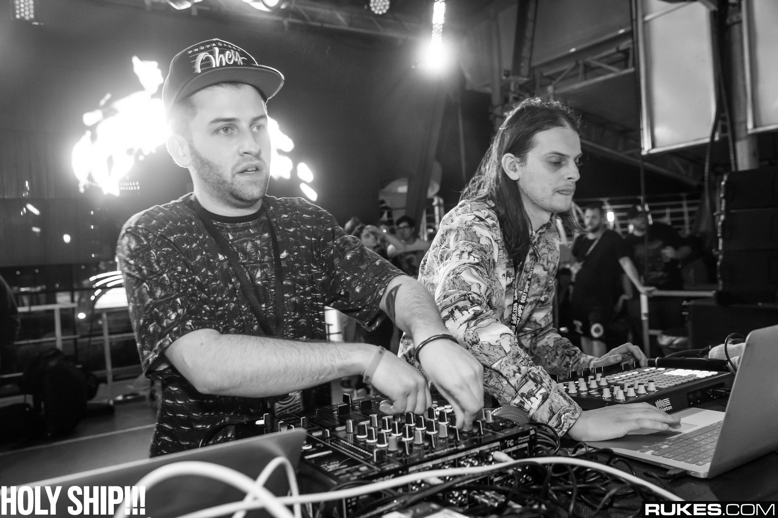 holyship14b_121.jpg